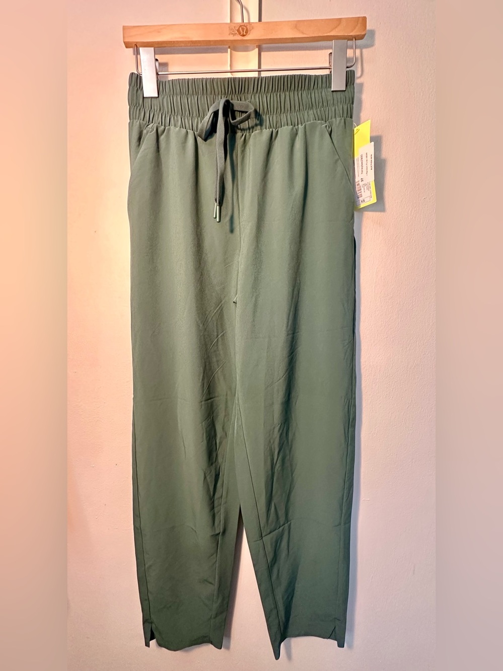 All In Motion Women’s Lightweight Activewear Olive Jogger Pants Tie Waist XS NWT
